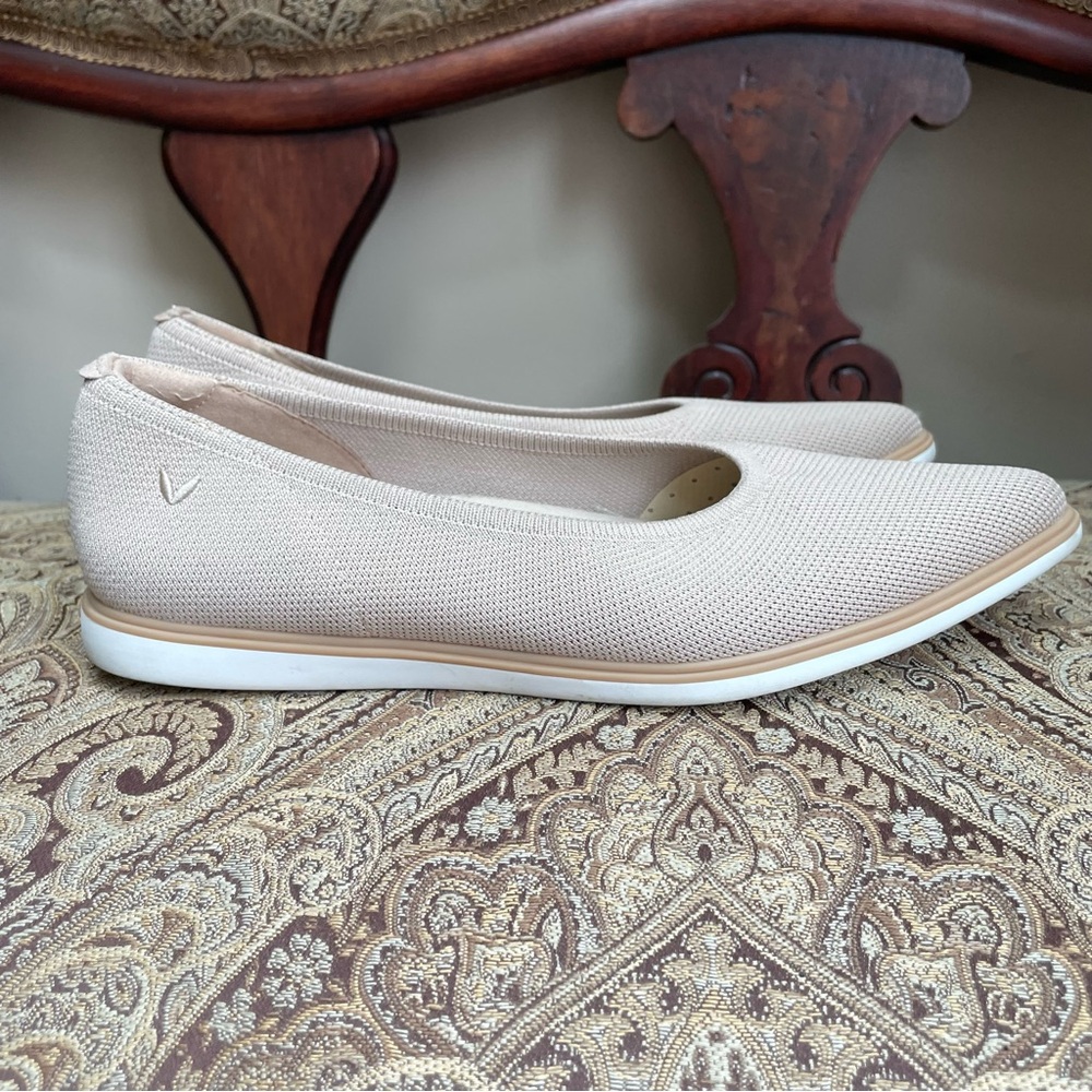 Vivaia Veronica Cream Point Toe All Day Standing Flats Comfortable Size 8 - Picture 7 of 16